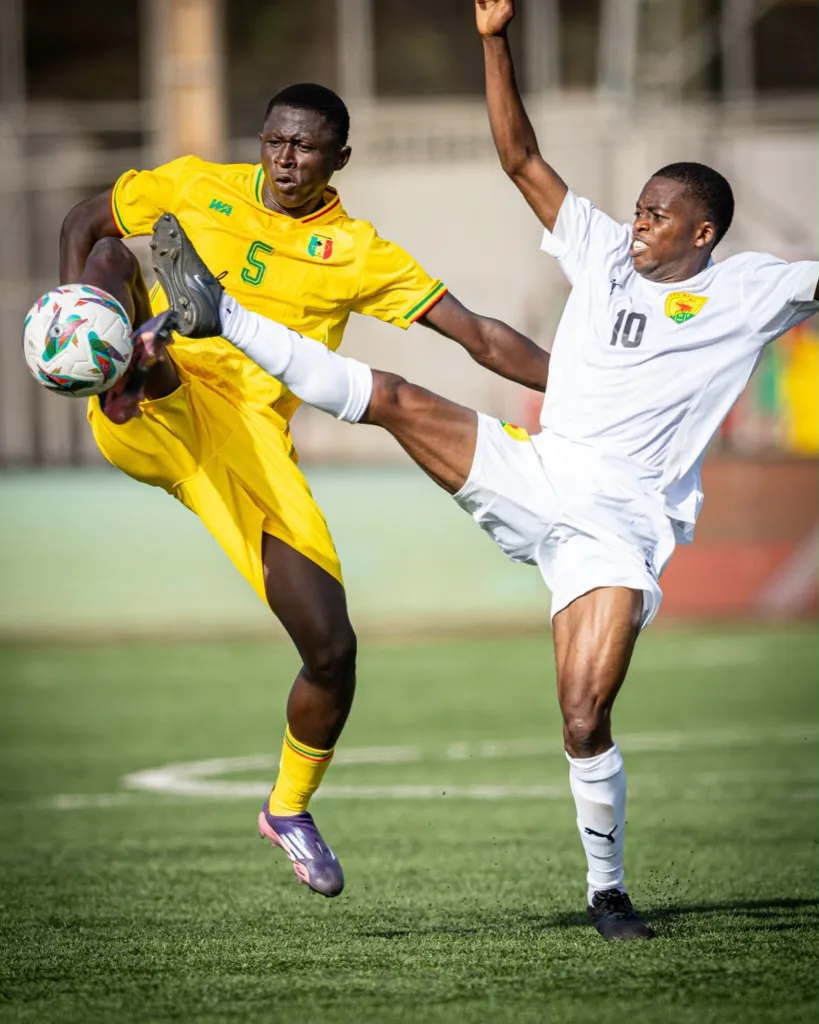 Duel aérien lors du tournoi UFOA-A U20